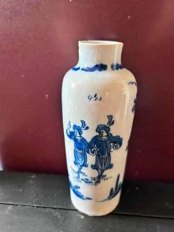 Antiek Cinees vaasje Qing dynesty 1750-1850 beschikbaar voor biedingen