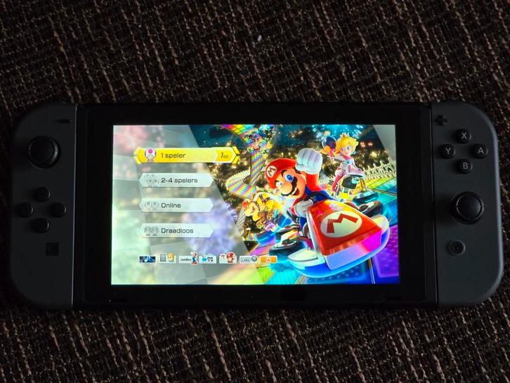Nintendo Switch met accessoires, Spelcomputers en Games, Spelcomputers | Nintendo Switch, Gebruikt, Switch Original, Met 3 controllers of meer