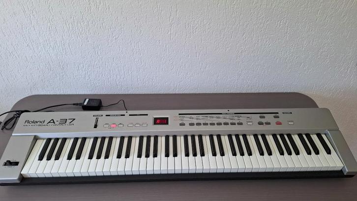 Roland A-37 midi master met 76 toetsen en aftertouch, Muziek en Instrumenten, Midi-apparatuur, Gebruikt, Ophalen