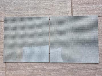 2 grijze lego (compatibel) bouwplaten grondplaten 50x50 beschikbaar voor biedingen