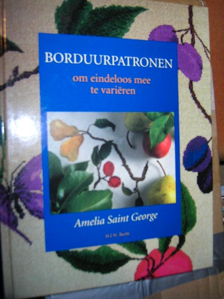 Borduurpatronen om eindeloos mee te variëren. + verkoop DMC, Hobby en Vrije tijd, Borduren en Borduurmachines, Zo goed als nieuw