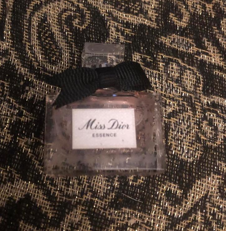 Miss Dior Essence parfum miniatuur 2025, Verzamelen, Parfumverzamelingen, Nieuw, Miniatuur, Gevuld, Ophalen