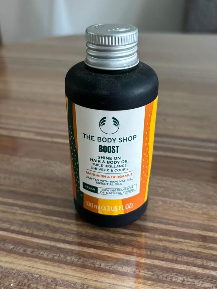 "Boost shine on hair & body oil" van The Body Shop, Sieraden, Tassen en Uiterlijk, Uiterlijk | Lichaamsverzorging, Nieuw, Bodylotion, Crème of Olie