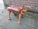 Vintage houten kamelenkruk voetenbankje met leren kussen, Ophalen, Gebruikt, Hout