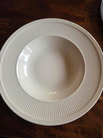 8 Diepe Borden Wedgwood Windsor beschikbaar voor biedingen