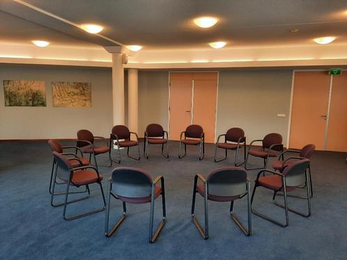 17 Vergaderstoelen / seniorenstoelen van Ahrend, Huis en Inrichting, Stoelen, Gebruikt, Vijf, Zes of meer stoelen, Metaal, Stof