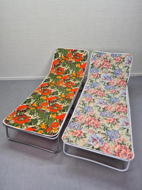 Vintage stretcher/ligbed/ligstoel bloemen. Per stuk:, Tuin en Terras, Ligbedden, Ophalen