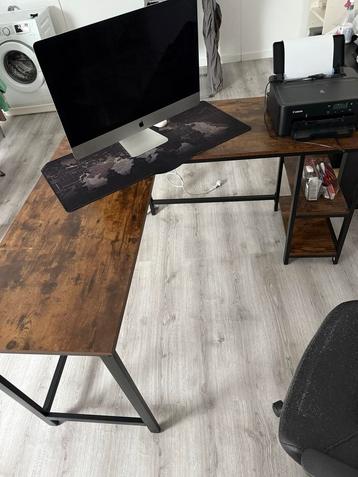 Industrieel Bureau met Opbergplank beschikbaar voor biedingen
