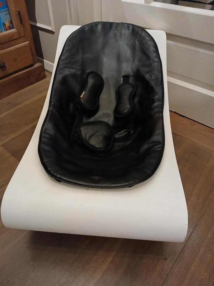 Bloom Coco Stylewood Wipstoel - Wit babylounger zwarte inzet, Kinderen en Baby's, Wipstoeltjes, Zo goed als nieuw, Schommelstoel