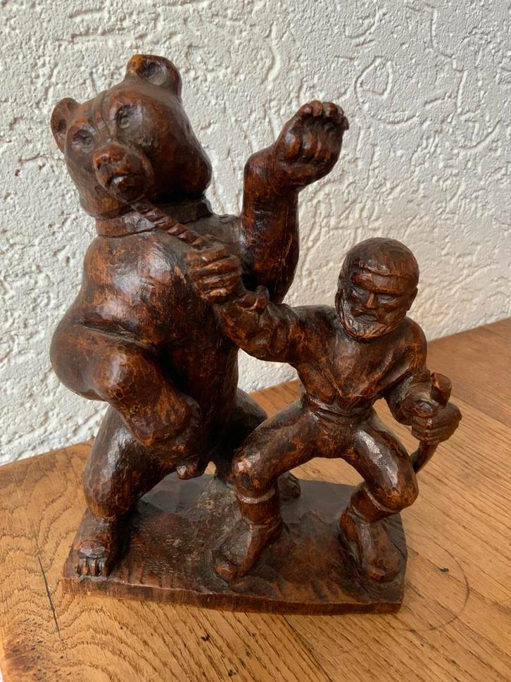Antiek Beeld Berentemmer Gemuilkorfde Beer Zwarte Woud 1945, Antiek en Kunst, Kunst | Beelden en Houtsnijwerken, Ophalen of Verzenden