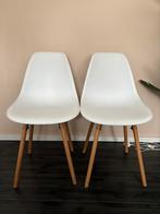 Stoeltjes plastic wit met houten onderkant twee stuks, Huis en Inrichting, Stoelen, Ophalen, Kunststof, Gebruikt, Twee