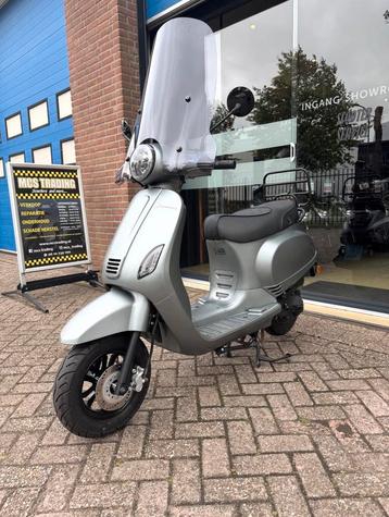 Riva snorscooter beschikbaar voor biedingen