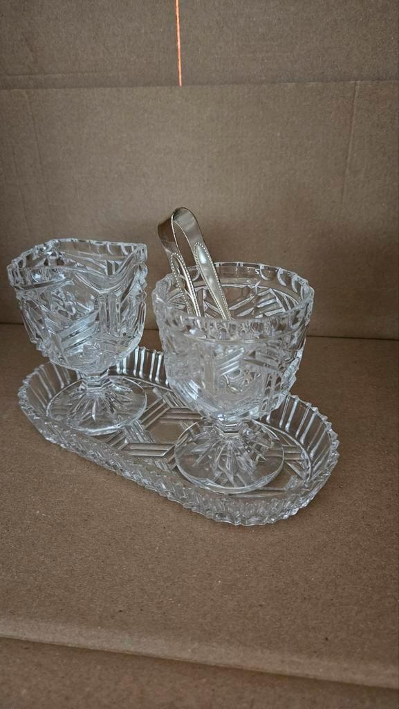 Glazen melk en suiker Set met onderschaaltjes, Antiek en Kunst, Antiek | Glas en Kristal, Ophalen of Verzenden