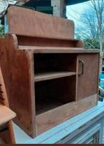 Houten kastje met deur en planken, Ophalen