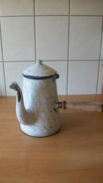Frans emaille chocoladekan met houten handvat, Antiek en Kunst, Antiek | Emaille, Ophalen of Verzenden