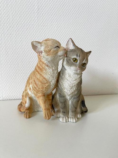Country artists beeldje van 2 katten: 01367 Cats kissing, Verzamelen, Beelden en Beeldjes, Zo goed als nieuw, Dier, Ophalen of Verzenden