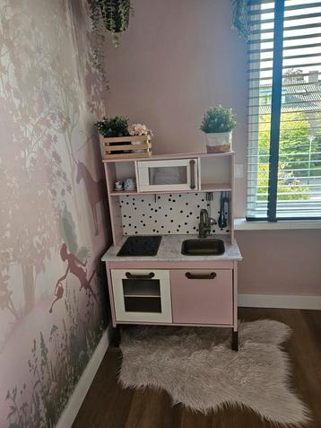 Gepimpt Ikea keukentje incl toebehoren beschikbaar voor biedingen