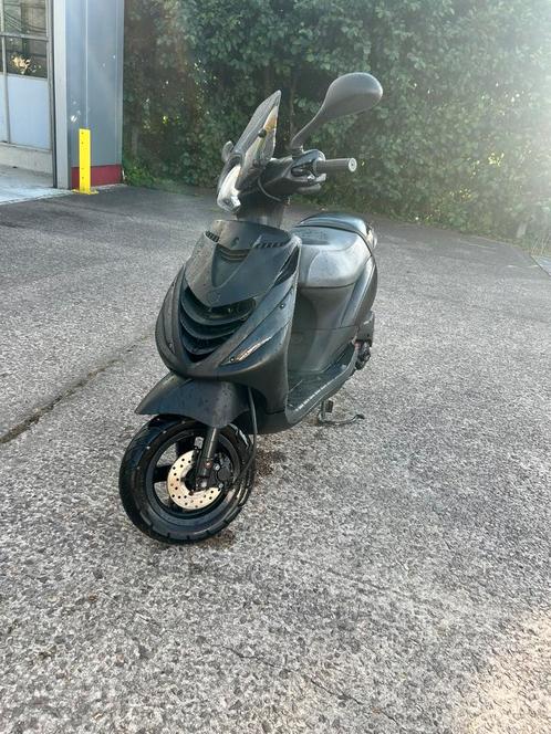 Piaggio Zip 4t 50cc blauwe plaat. Staat in de weg!, Fietsen en Brommers, Scooters | Piaggio, Gebruikt, Zip, Ophalen