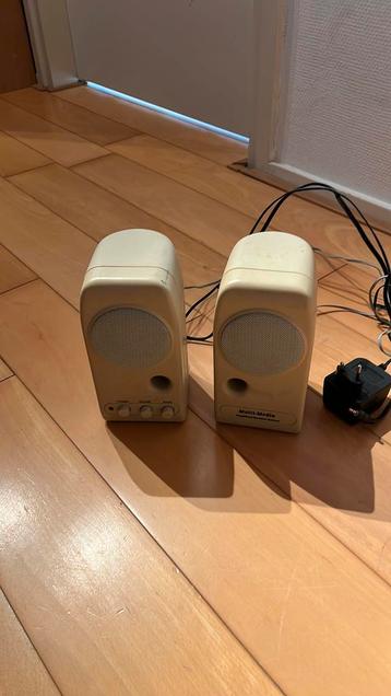 Speakerset pc beschikbaar voor biedingen