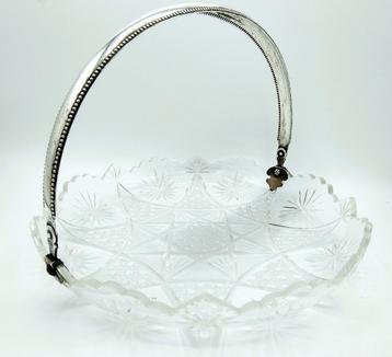 Kristallen schaal met zilveren hengsel, 1905 beschikbaar voor biedingen