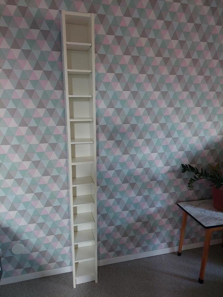 Hoge smalle witte cd kast ikea x2, Huis en Inrichting, Kasten | Boekenkasten, Gebruikt, Minder dan 50 cm, 200 cm of meer, Minder dan 25 cm