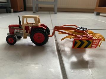 Matchbox Superkings K-87 MF 595 Tractor en Rotary Rake set beschikbaar voor biedingen