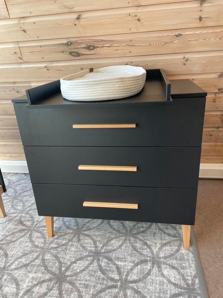 Mat zwarte commode met verschoonblad bopita, Kinderen en Baby's, Kinderkamer | Commodes en Kasten, Nieuw, 105 cm of meer, 100 cm of meer