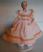 Jongedame poppenhuispopje 1:12, Ophalen of Verzenden, Zo goed als nieuw, Popje