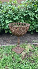 Antieke gietijzeren plantenbak doorsnee 30 cm. Hoogte 44, Tuin en Terras, Tuinvazen, Ophalen, Gebruikt