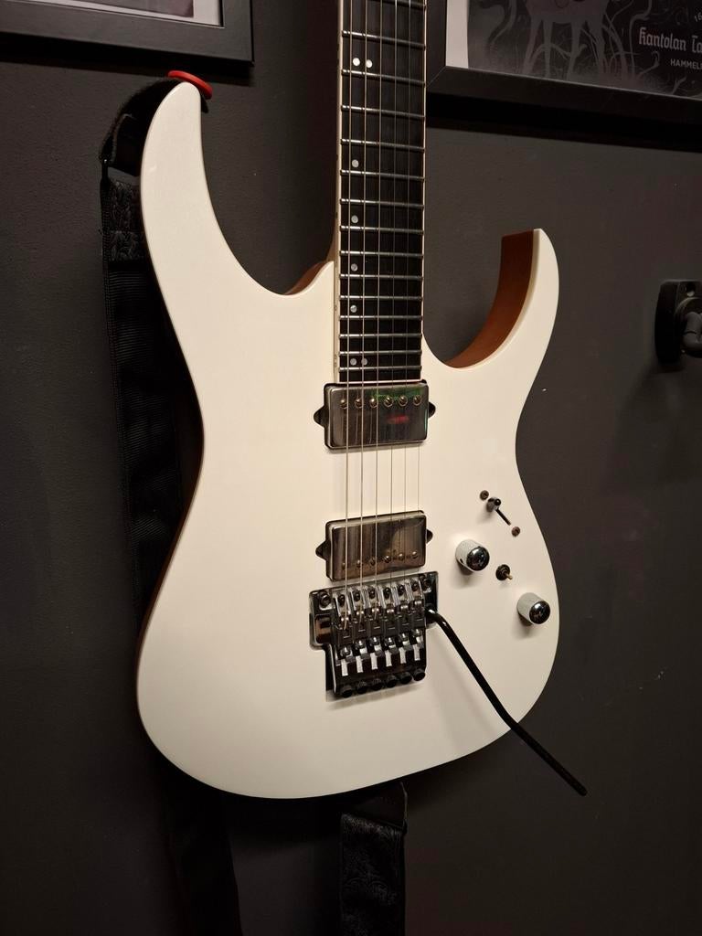 Ibanez prestige rg5320 wit, Muziek en Instrumenten, Snaarinstrumenten | Gitaren | Elektrisch, Gebruikt, Solid body, Ibanez, Ophalen