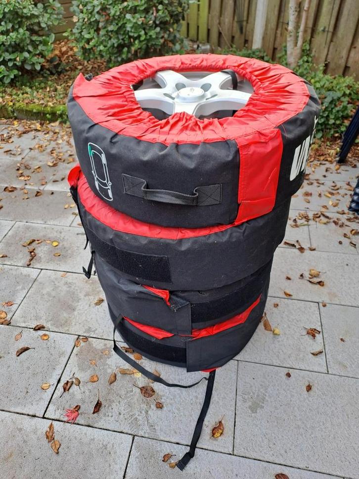 Winterbanden 205/55 R16 - o.a. KIA Ceed inclusief. hoezen, Auto diversen, Overige Auto diversen, Ophalen