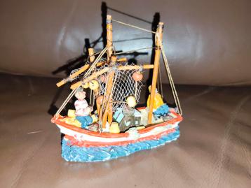 Decoratief Vissersbootje Beeldje beschikbaar voor biedingen