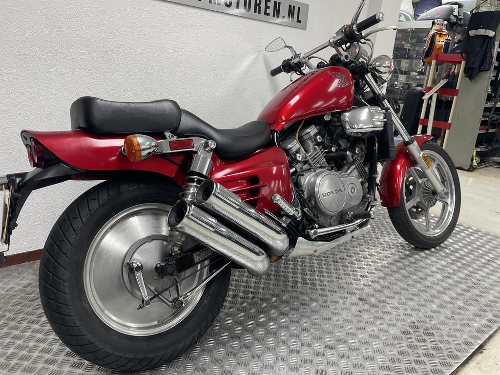 Honda VF700 VF 700 C SUPERMAGNA EASY RIDER BOVAGGARANTIE, Rivium Boulevard 222-11
2909 LK  Capelle aan den Ijssel, NL, Chopper