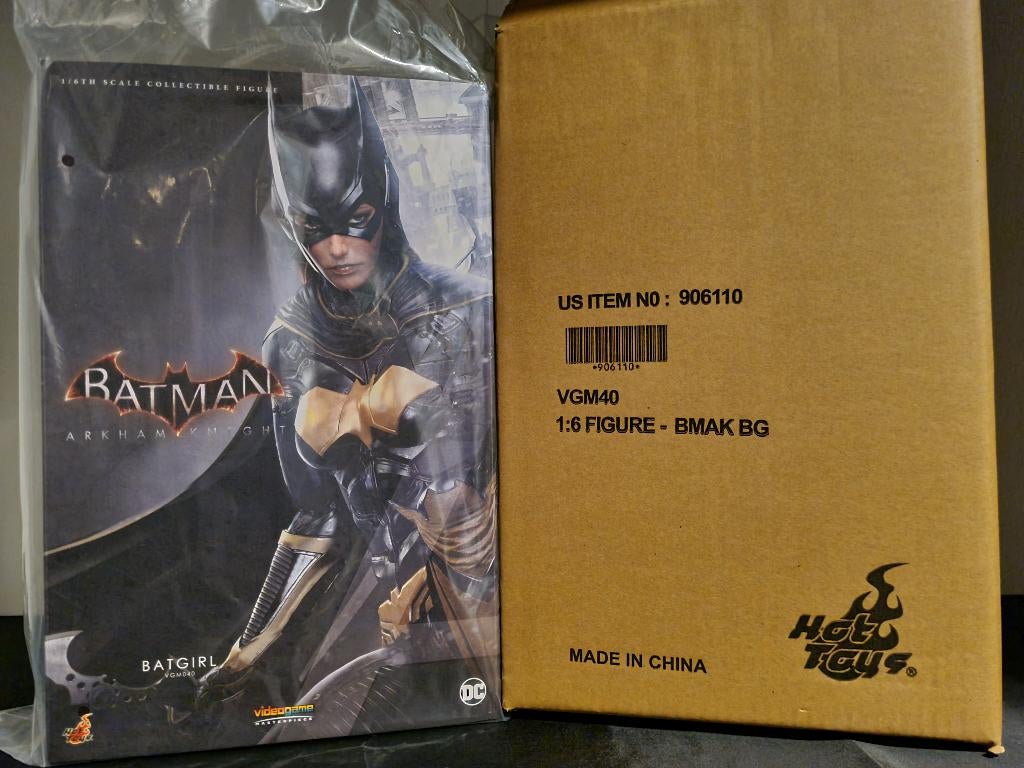 Hot Toys 1/6 - Batgirl - Batman Arkham Knight, Ophalen of Verzenden, Zo goed als nieuw