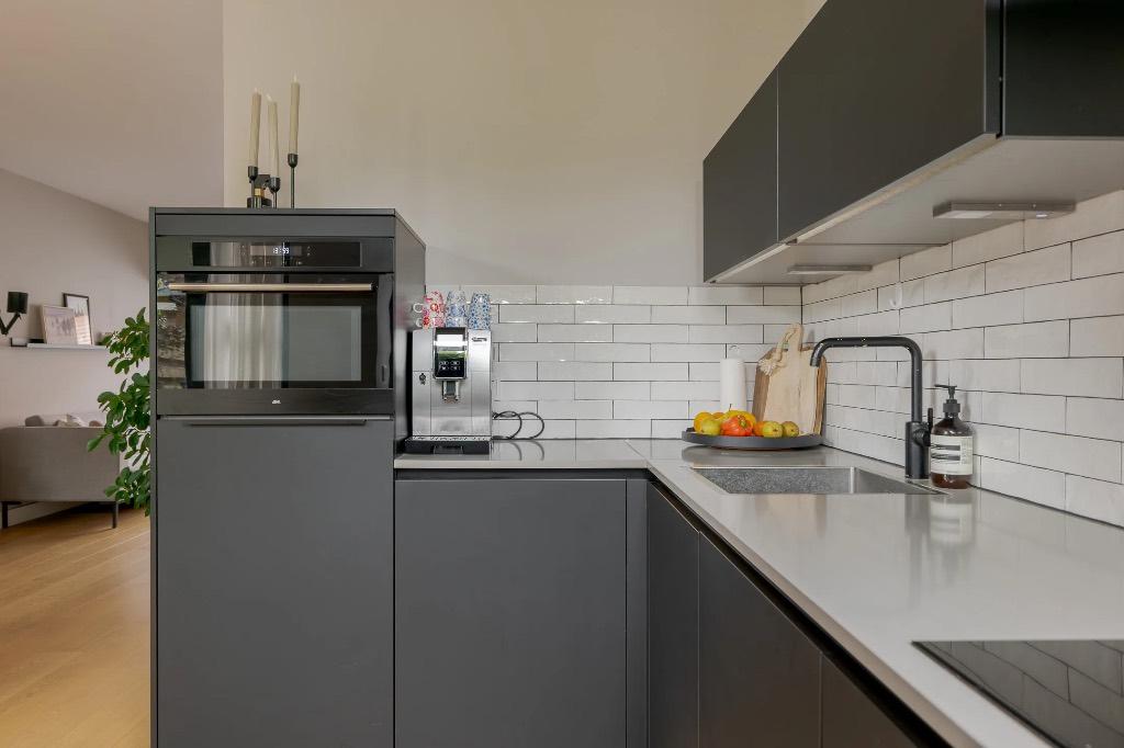 Complete keuken (6 jaar oud) incl. inbouwapparatuur, Huis en Inrichting, Ophalen, Zo goed als nieuw, Zwart, Hoekkeuken