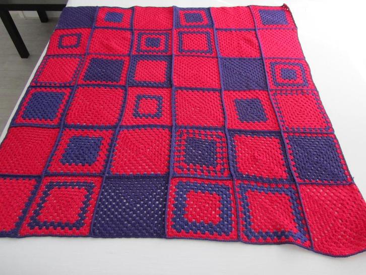 Plaid, woondeken, roze (fuchsia) handgemaakt (gehaakt), Huis en Inrichting, Woonaccessoires | Plaids en Woondekens, Zo goed als nieuw
