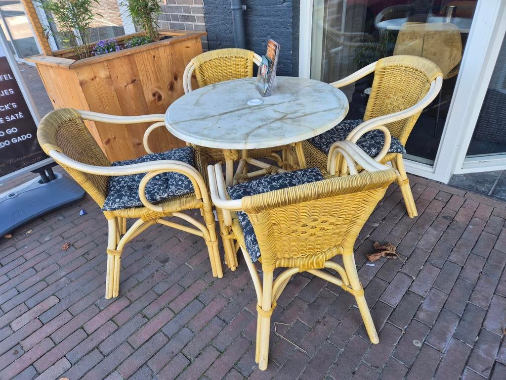 Terras 3 tafels met elk 4 rotan stoelen met kussentjes, Tuin en Terras, Ophalen, 2 zitplaatsen