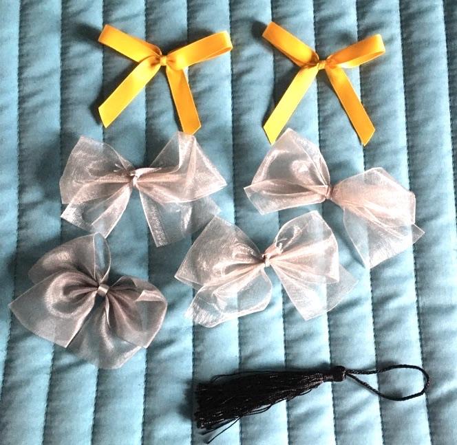 Strikjes en kwastje om te knutselen., Ophalen of Verzenden, Nieuw, Textiel, Knutselmateriaal