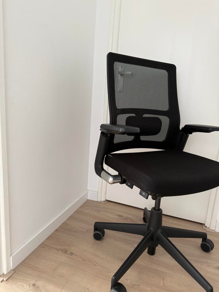 Ahrend 2020 verta bureaustoel NEN1335, Huis en Inrichting, Bureaustoelen, Ophalen of Verzenden, Zo goed als nieuw, Zwart