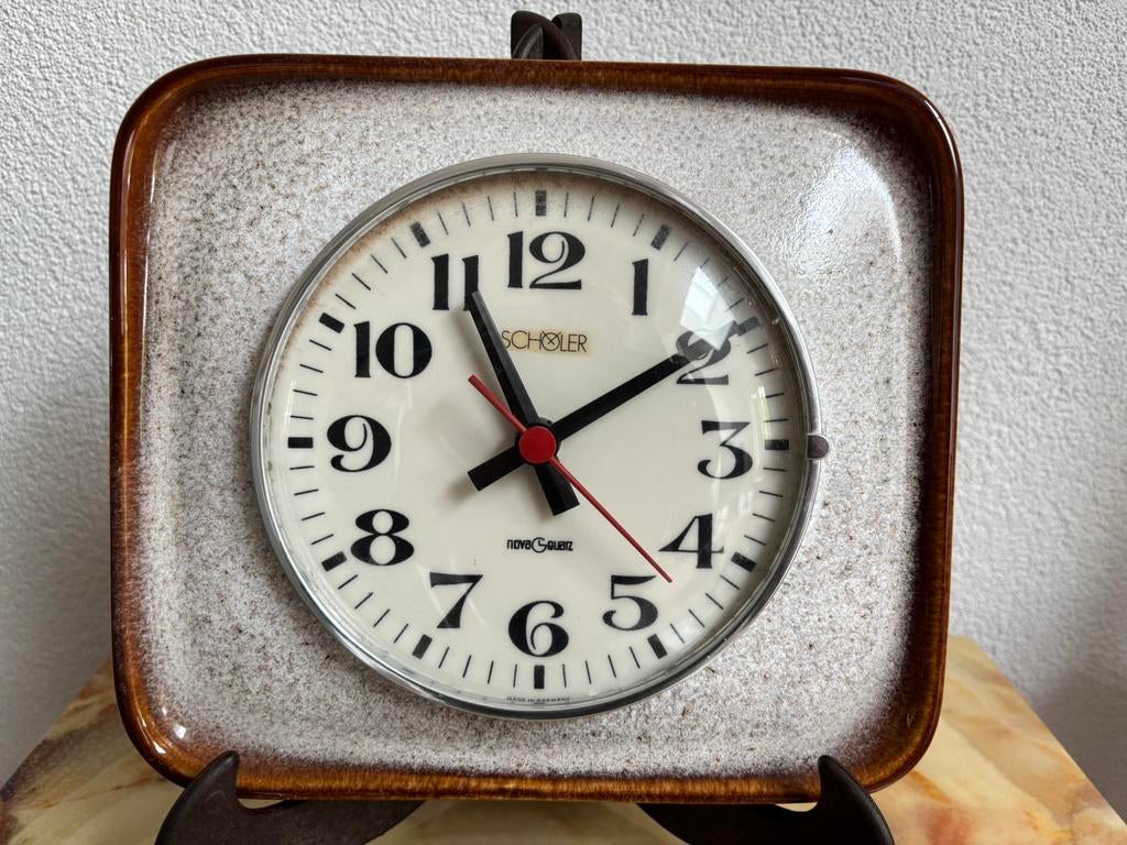 Retro klok West-Germany keramik Scholer Nova Quarz 22x24cm, Antiek en Kunst, Antiek | Klokken, Ophalen of Verzenden