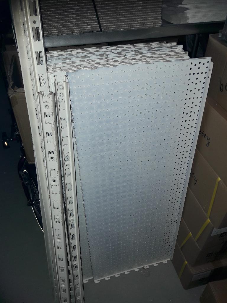 tegometall wandplaten met gaatjes, rails en haken, Ophalen
