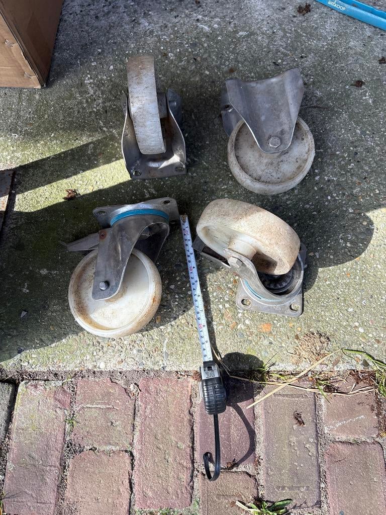 Zwenkwieltjes voor onder een hondje, Doe-het-zelf en Verbouw, Ophalen of Verzenden, Gebruikt