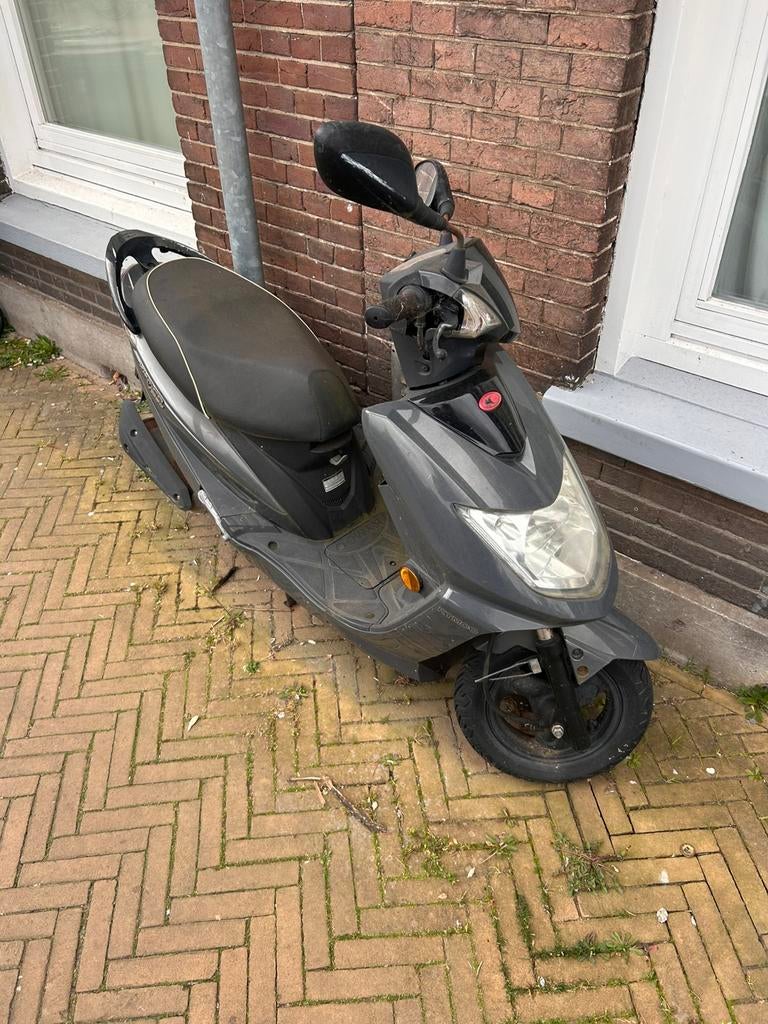 Kapotte Kymco VP50, Fietsen en Brommers, Scooters | Kymco, Zo goed als nieuw, Agility, Benzine, Ophalen