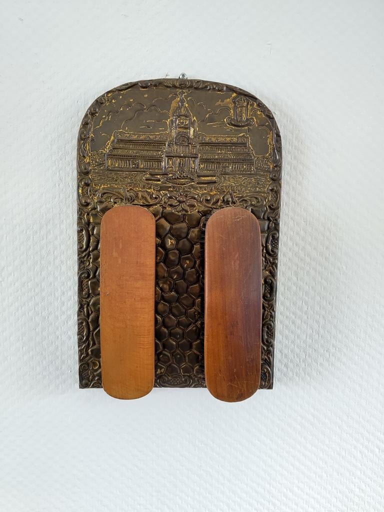 Antieke set kledingborstels op latoen koper bord, Ophalen of Verzenden, Koper