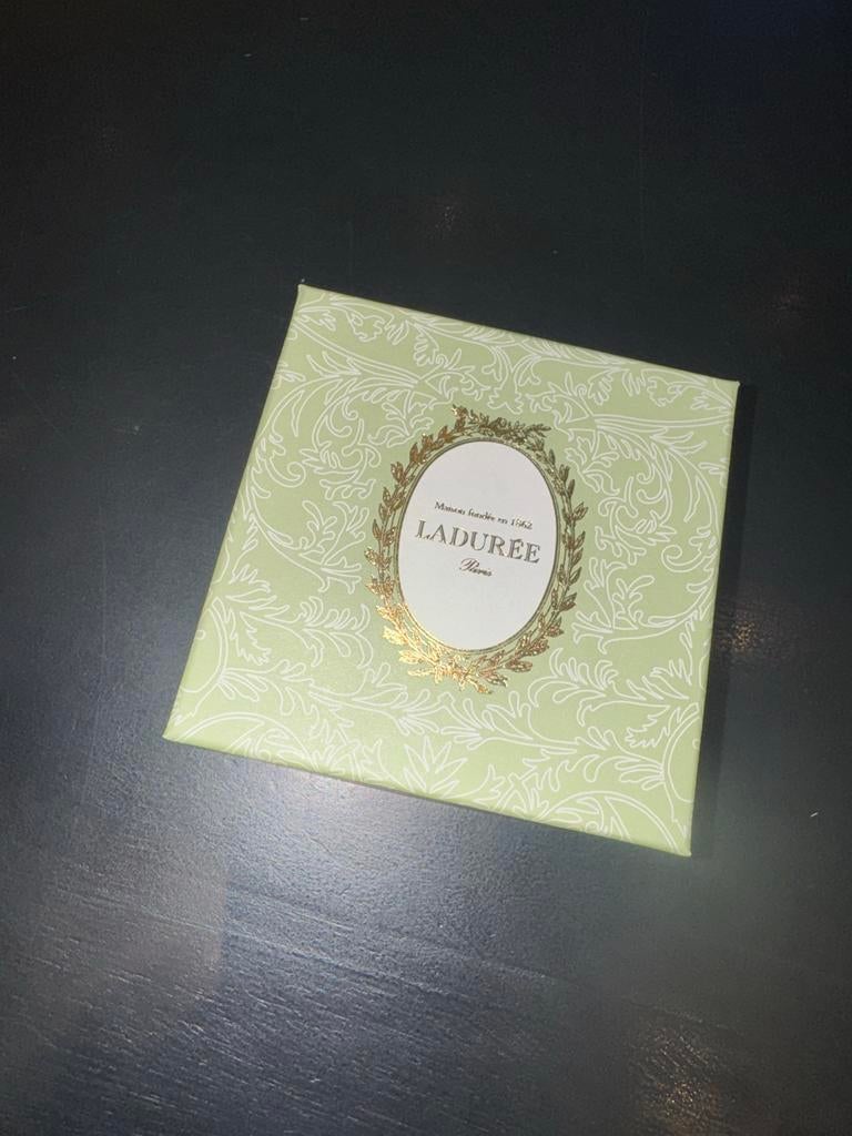 Laduree doosje lichtgroen met goudkleurig logo, Ophalen of Verzenden, Zo goed als nieuw