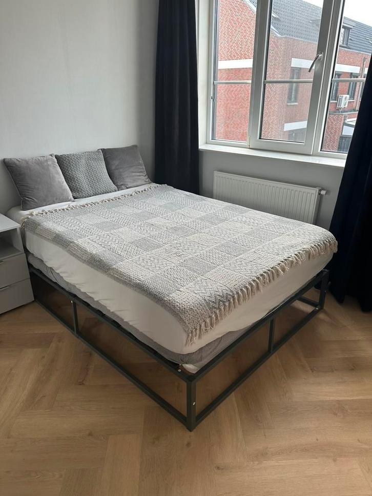 Bedframe incl. lattenbodem matras 140x200, Huis en Inrichting, Slaapkamer | Matrassen en Bedbodems, Zo goed als nieuw, 140 cm