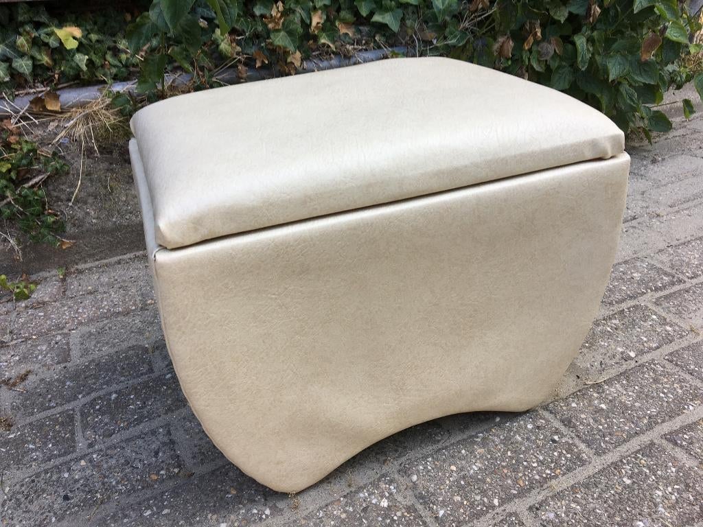 Poef, jaren '60, kunstleer Retro, Minder dan 50 cm, Rond, Ophalen of Verzenden, Minder dan 50 cm
