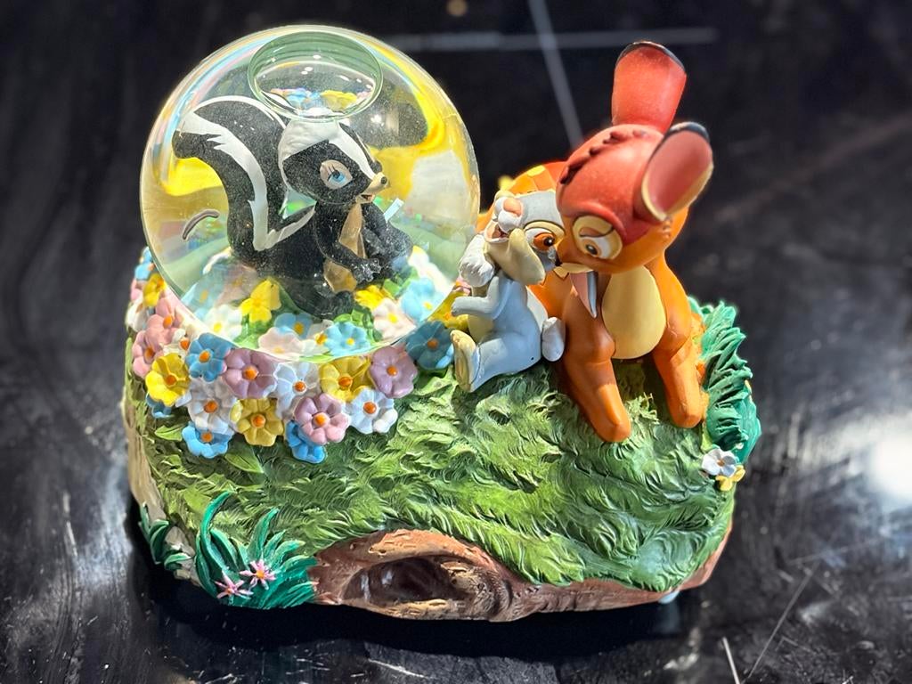 Bambi, Stampertje en Flower snowglobe met muziekdoos, Ophalen of Verzenden, Bambi of Dumbo, Gebruikt, Beeldje of Figuurtje