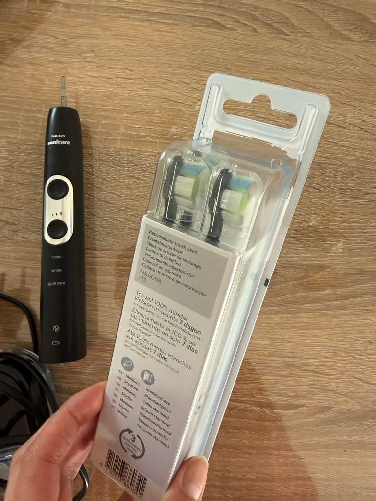Philips Sonicare elektrische tandenborstel met 7 opzetborste, Ophalen of Verzenden, Zo goed als nieuw, Mondverzorging