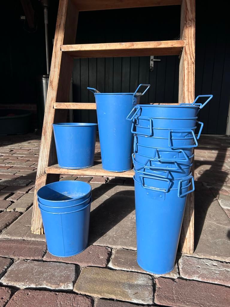 Diverse blauwe zinken emmertjes, Huis en Inrichting, Emmers, Ophalen, Gebruikt, Zink, Met handgreep